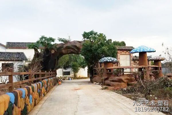水泥假樹景觀大門，因其在造型、尺寸、材料、工藝上差異較大，價(jià)格請(qǐng)電詢